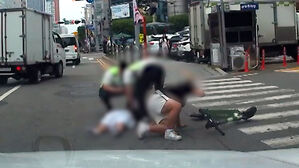 [단독] 킥보드 단속하다 팔 낚아채 10대 뇌출혈…논란