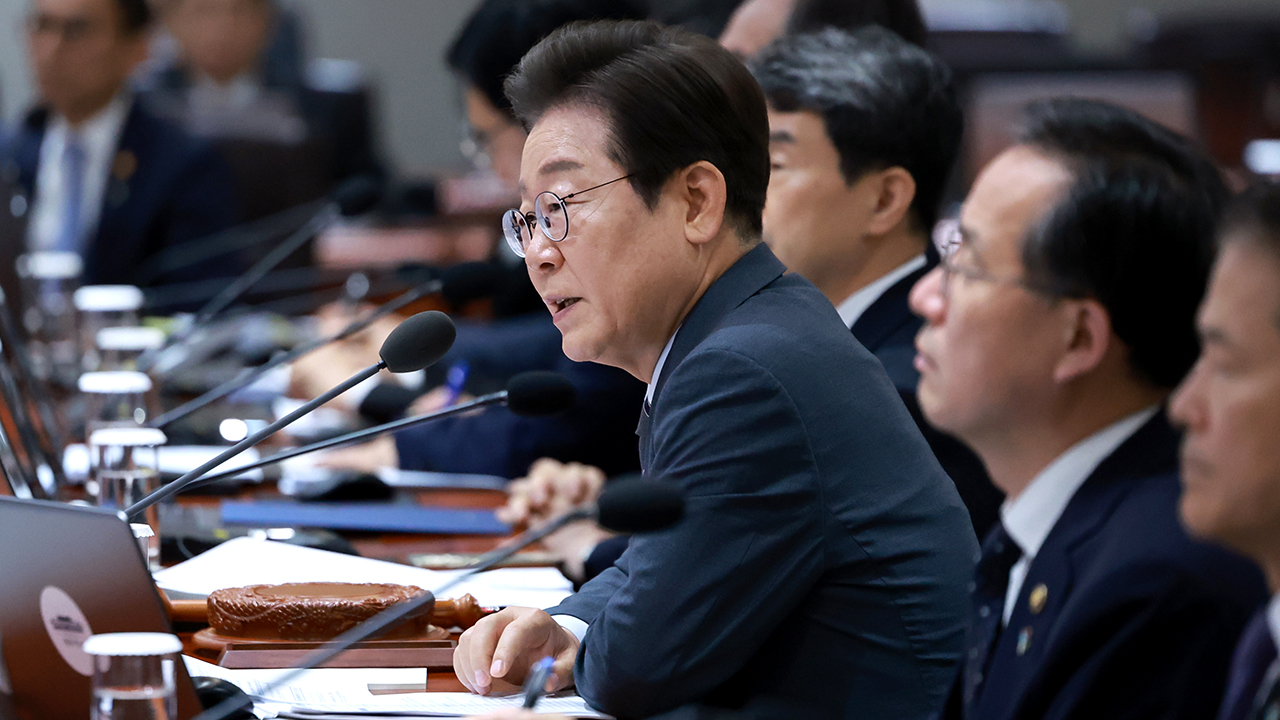 이 대통령 "작은 파초선 부채질에 세상 뒤집어져"…공직 책임감 강조