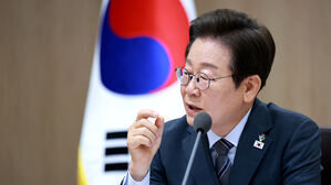 이 대통령 "군사력에만 의존하는 시대 지나&hellip;확실한 안보는 평화"