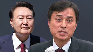 특검 체포영장에 윤 "소환 응하려 했다"…특수통 수싸움