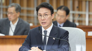 김민석 청문회 이틀째&hellip;야 "청문위원 모독" 김민석 "사과할 건 아냐"