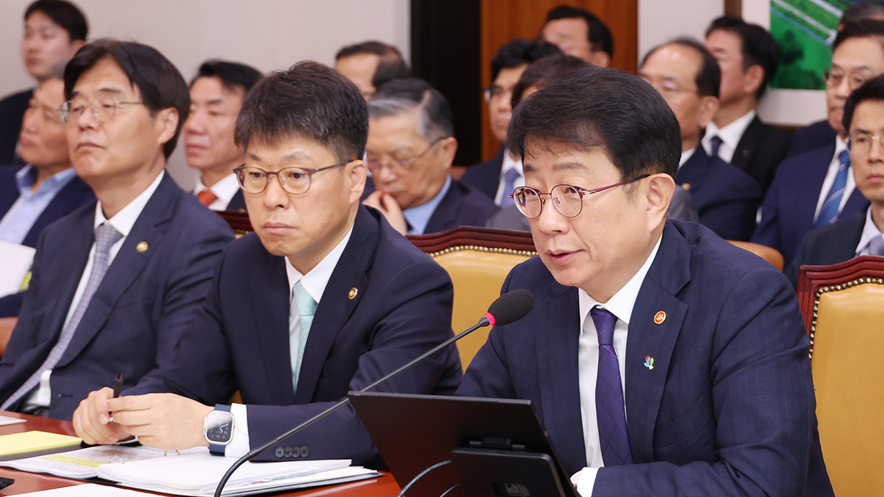 국토장관 "가덕신공항 불참 현대건설, 제재 가능한지 확인 중"