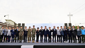 군마 레클리스 하사 기념행사(사진=경기도 제공, 연합뉴스)