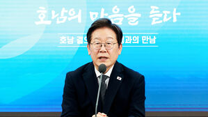 취임 후 첫 호남 방문…"광주 군공항 이전 TF 만들겠다"