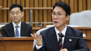 김민석 국무총리 후보자가 25일 서울 여의도 국회에서 열린 인사청문회에서 국민의힘 주진우 의원의 질의에 답하고 있다.(사진=연합뉴스)