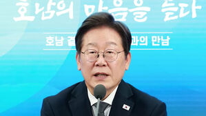 취임 후 첫 호남 방문&hellip;"군 공항 이전 TF 만들 것"