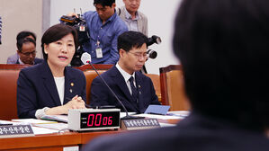 국회서 '송미령 공방'&hellip; 여 "대통령 결단 존중" 국힘&middot;진보 "사퇴"