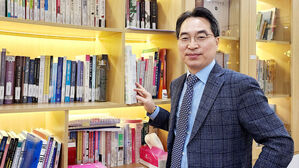 [취재파일] 고삼석 동국대 석좌교수 "혁신 가로막는 방송 규제 개선해야"