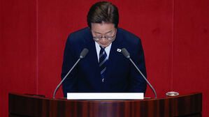 이재명 대통령이 26일 국회 본회의장에서 추가경정예산 시정연설을 마친 뒤 인사하고 있다.(사진=국회사진기자단, 연합뉴스)