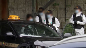 냅다 사람들에 돌진…"흉기 발견" 기사 살해된 택시였다