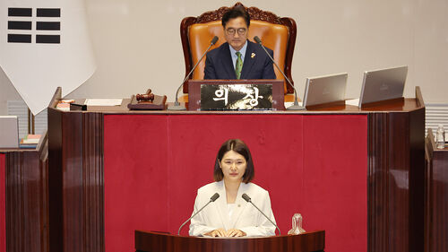 비례대표 의원직을 승계한 진보당 손솔 의원이 27일 국회 본회의에서 발언하고 있다.(사진=연합뉴스)