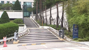 "지하주차장 앞 대기는 출석 불응"…윤, '지상 출입'할까