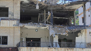 이스라엘 공습으로 파괴된 레바논 남부 나바티에 마을의 한 집(사진=AP, 연합뉴스)