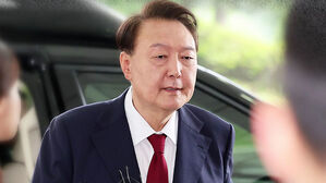 특검 "윤 '체포저지' 조사 끝내 거부…외환 등 혐의로 조사 재개"