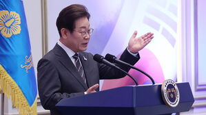 이재명 대통령이 27일 청와대 영빈관에서 열린 '호국 보훈의 달, 대통령의 초대' 행사에서 인사말을 하고 있다. 이번 행사에는 국가유공자 및 유족, 보훈단체장, 특별초청자 등이 참석했다.