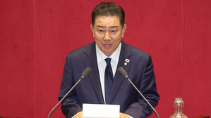 27일 국회 본회의에서 운영위원장으로 선출된 더불어민주당 김병기 의원이 당선인사를 하고 있다.