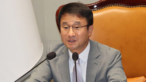 30일 국회에서 열린 예산결산특별위원회 전체회의에서 한병도 예결위원장이 발언하고 있다.(사진=연합뉴스)