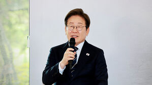 이 대통령, 뉴질랜드 총리와 통화&hellip;"한국전쟁 참전 고마운 우방"