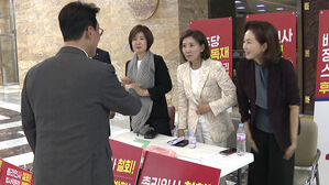 농성장 찾은 김민석 "단식 하지 마"&hellip;나경원 "단식을 왜 하나"