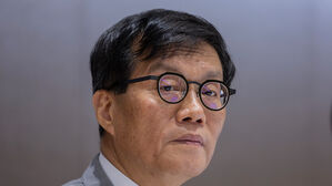 한은 "가계대출 8&sim;9월 급증 가능성&hellip;금리 인하에 신중"