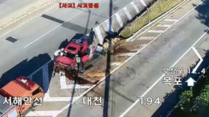 서해안고속도로서 승용차 사고&hellip;30대 남성 숨져
