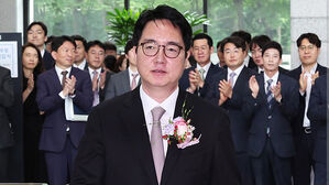 심우정 마지막 출근&hellip;이재명 정부 검찰개혁 '우회적 우려'