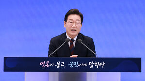 이 대통령 "한미 공조 바탕 대북관계 개선&hellip;대화 전면 단절 바보짓"