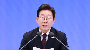 이 대통령 "한쪽만 쓰면 끝없는 전쟁&hellip;통합의 국정 돼야"