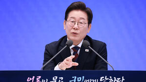 이 대통령 "대출규제는 '맛보기'에 불과&hellip;부동산 정책 엄청 많아"