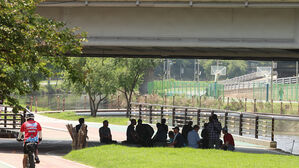 때 이른 폭염 피할 '무더위 쉼터' 6.7만 곳 운영&hellip;전년 대비 14%↑