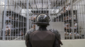 백악관 실세, '이민자 추방' CBS 보도물 제작자들 해고 요구