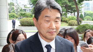 이주호 부총리, 내란 특검 '묵묵부답' 출석…계엄 국무회의 조사