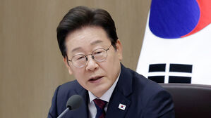 이 대통령, 민주당 상임위원장단 만찬&hellip;방송 3법 두고 "내 뜻과 같아"