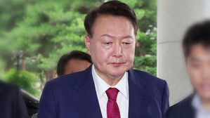 '체포 방해'부터 조사..부장검사로 조사자 교체