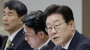 이 대통령 "변화는 책상이 아닌 현장에서 시작"