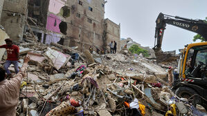 파키스탄 카라치서 주거용 건물 붕괴&hellip;"최소 16명 사망"