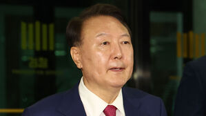 [단독] 윤 구속영장에 '참고인 위해 염려'…"강의구 답변 유도"