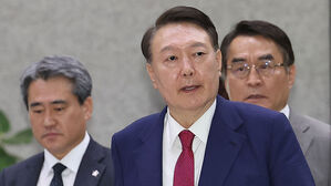 내란특검, 윤석열 전 대통령 구속영장 청구&hellip;직권남용 등 혐의