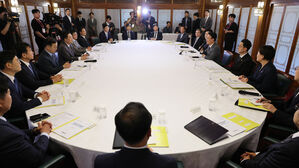 당정 "물가안정에 수단 총동원&hellip;가공식품 인상률 최소화 검토"