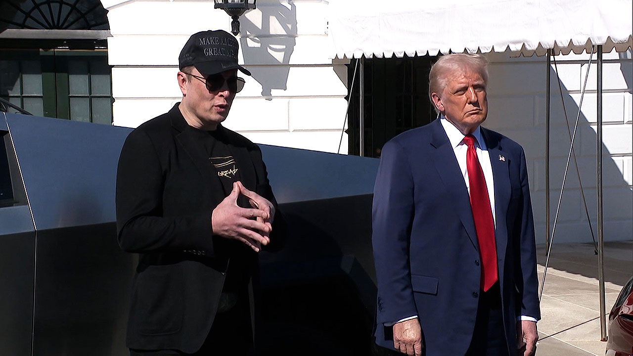 "머스크 정치 언행 탓 테슬라 판매 120만 대 감소"