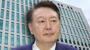 [단독] 66쪽 구속영장에 "윤, 사법시스템 전면 부정"