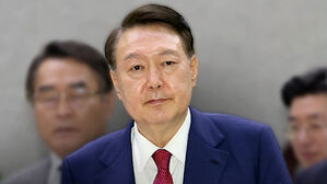 [여담야담] 윤, 모레 오후 구속영장 심사…정치권 전망은?