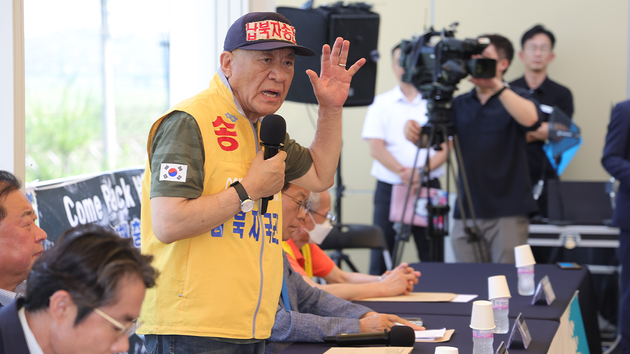 납북자가족, 대북전단 살포 중단 선언…통일부  환영 