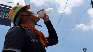 제주 지역 노동자들 "35도 폭염 생명 위협&hellip;휴식 보장하라"