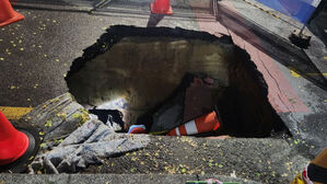 인천 서구서 싱크홀 발생…"오수관로 파손 추정"