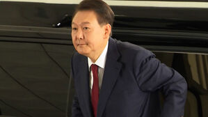 [속보] 윤, 서울중앙지법 도착…곧 특검 구속영장 심사 시작