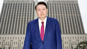 윤 전 대통령, 재구속 갈림길…이 시각 법원