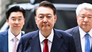 채상병 특검, 윤석열 전 대통령 자택 아크로비스타 압수수색 착수