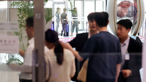 채 상병 특검, 국방부·안보실 등 10여 곳 압수수색…강제수사 착수