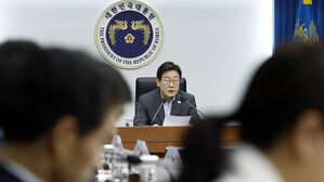 이 대통령 "무더위쉼터 실태 신속 점검&hellip;산업현장 감독관 늘려야"